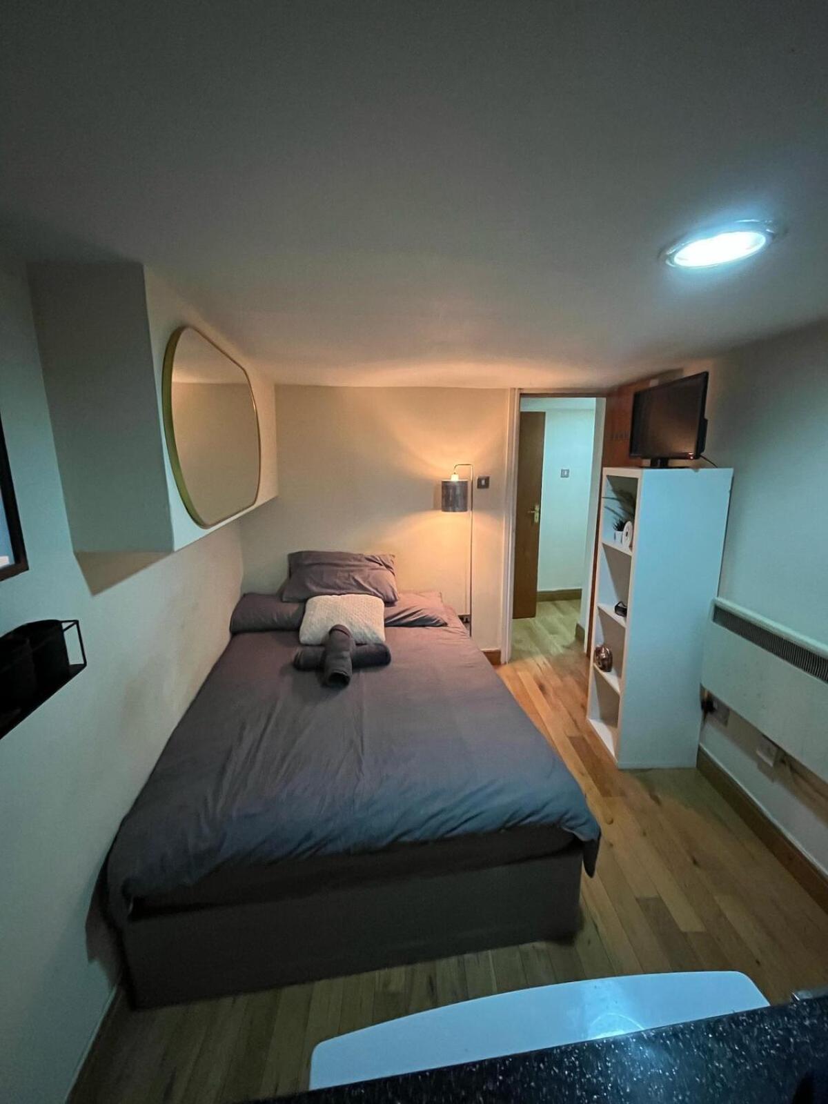Electric Eve Apartment *
