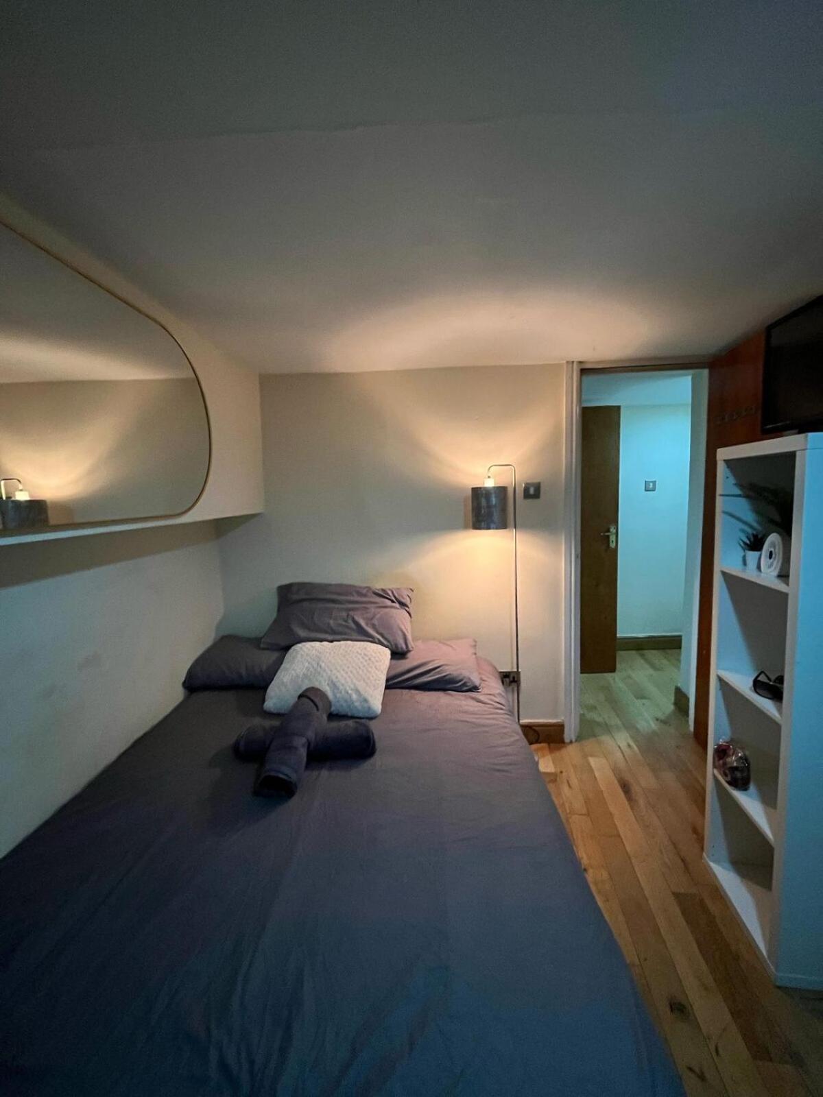 Electric Eve Apartment *